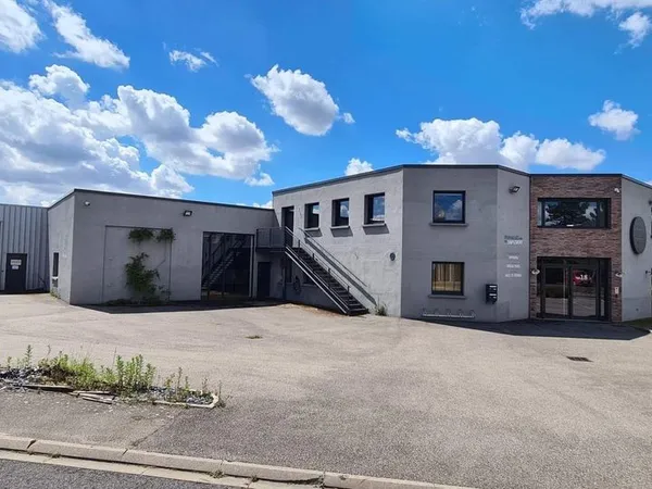 Locaux professionnels neufs de 25 à 28,5m2 individuels/lots - Disponibles immédiatement
