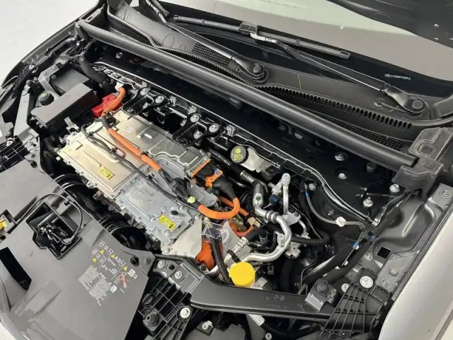 Renault Megane e-tech 220 ch autonomie confort gsr2 — photo 44