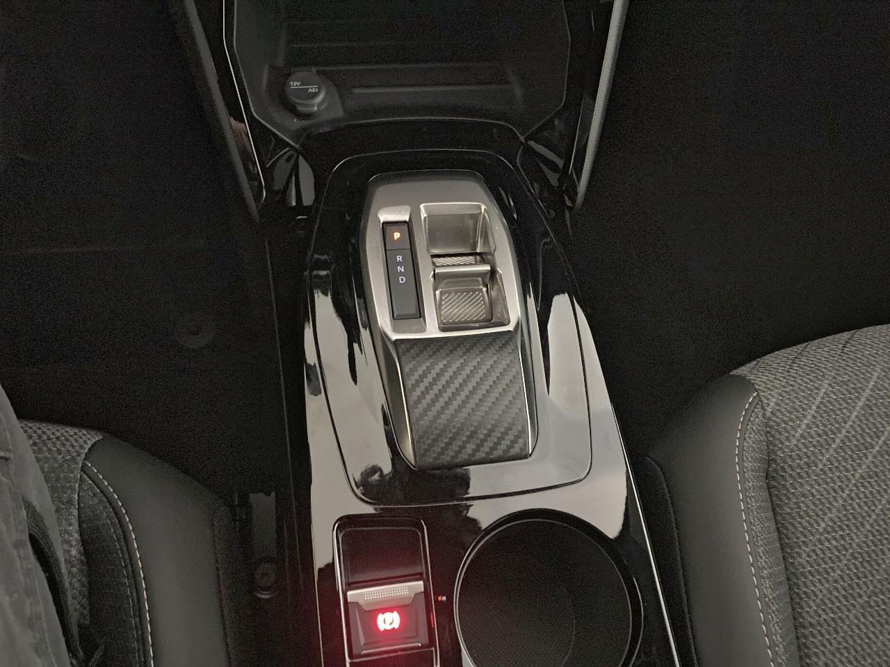 Peugeot 2008 hybrid 145 ch e-dcs6 allure — photo 17