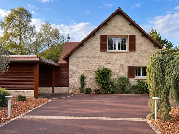 Maison 6 pièces 221 m²