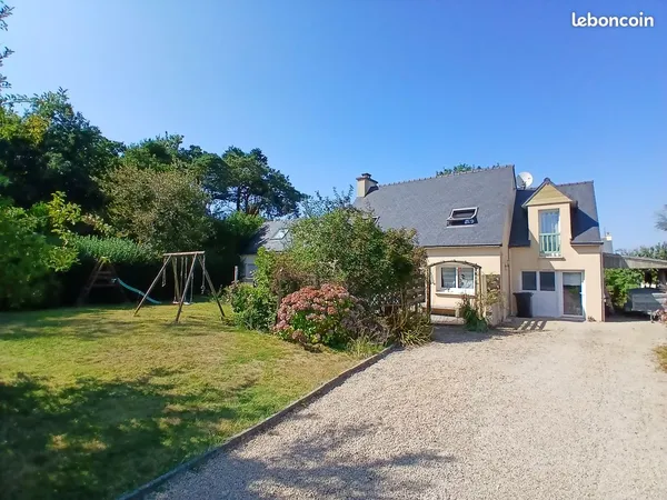 Maison familiale de 4 chambres, 136 m², sur 996 m² de terrain, à 15 min de Brest