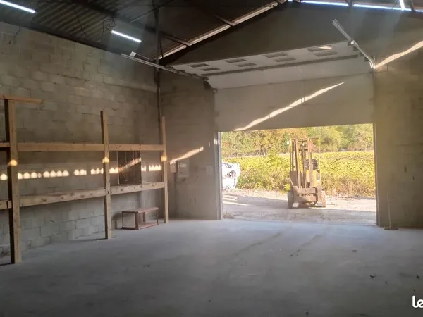 Entrepot ,local industriel