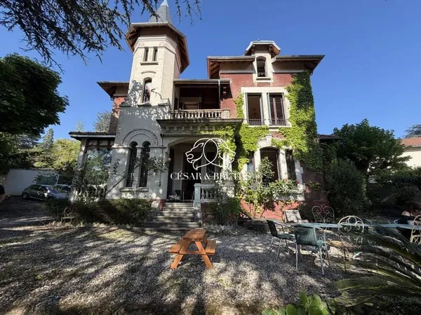 VENTE : maison (250 m²) à CALUIRE ET CUIRE