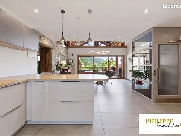 Maison 7 pièces 260 m²