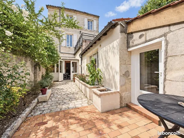Maison 11 pièces 280 m²
