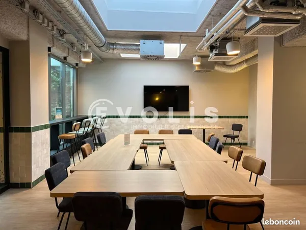 Bureaux 1 697 m²