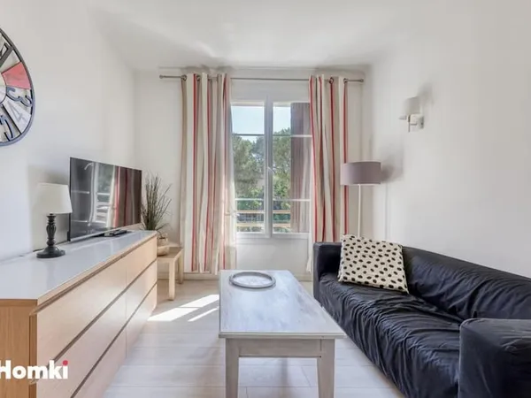 À vendre F2- Vivre Le Mourillon à pied : L'élégance d'un premier étage clé en main à Toulon 83000, R