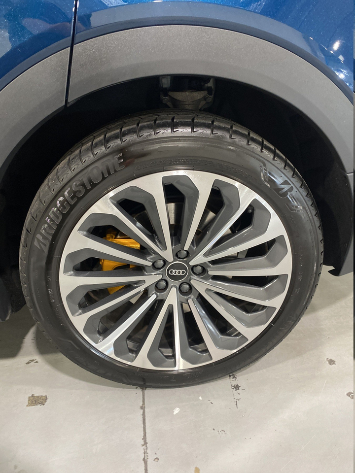 Audi e-tron — photo 34