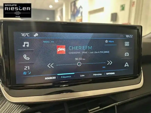 Peugeot 2008 hybrid 145 e-dcs6 — photo 24