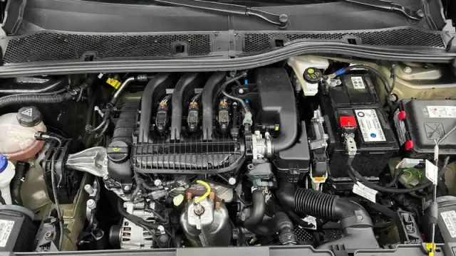 Peugeot 208 puretech 75 s&amp;s bvm5 — photo 81