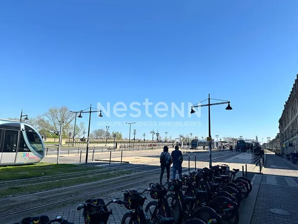 Salon de thé AVEC TERRASSEsur les QUAIS à Bordeaux