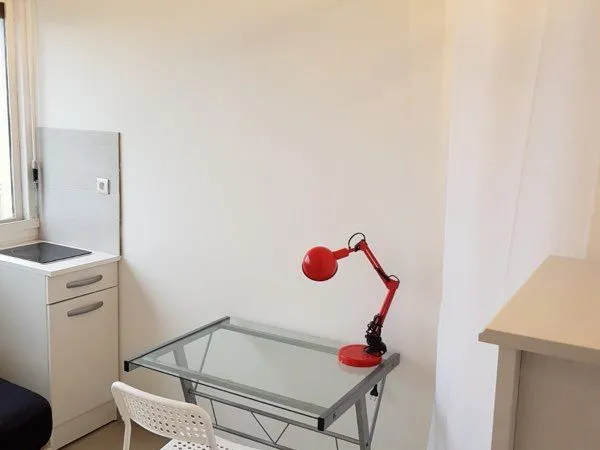 Chambre, il est étudiant au travailleur