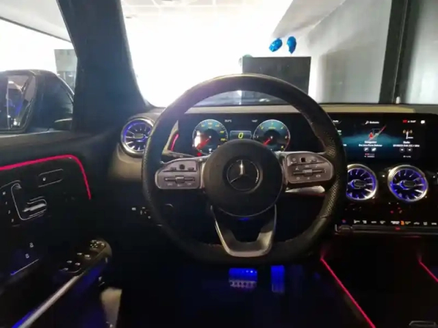 Mercedes Glb 200 d amg line — photo 20