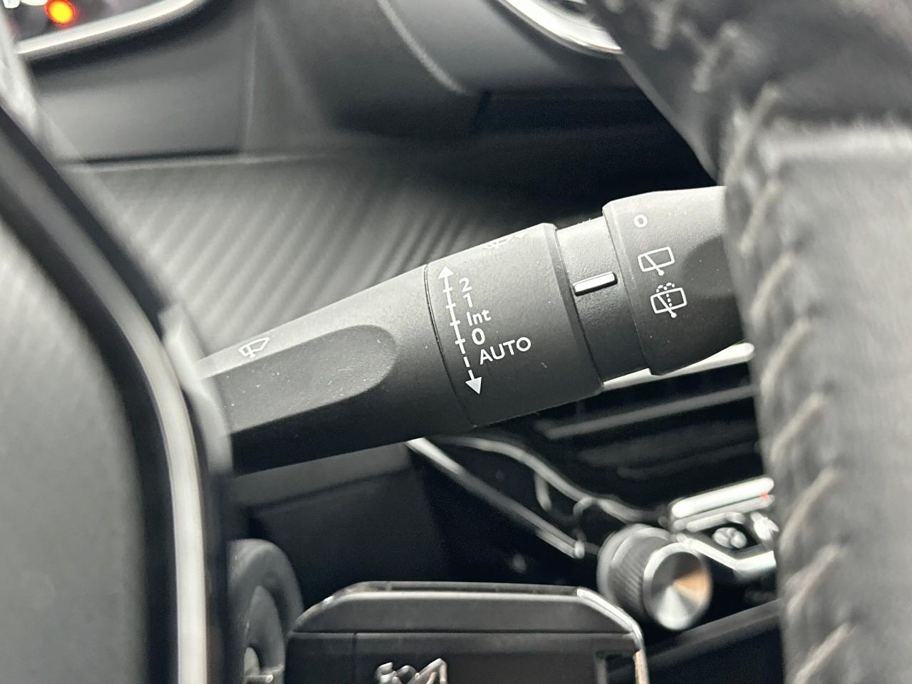 Peugeot 2008 puretech 100 s&s bvm6 style — photo 18