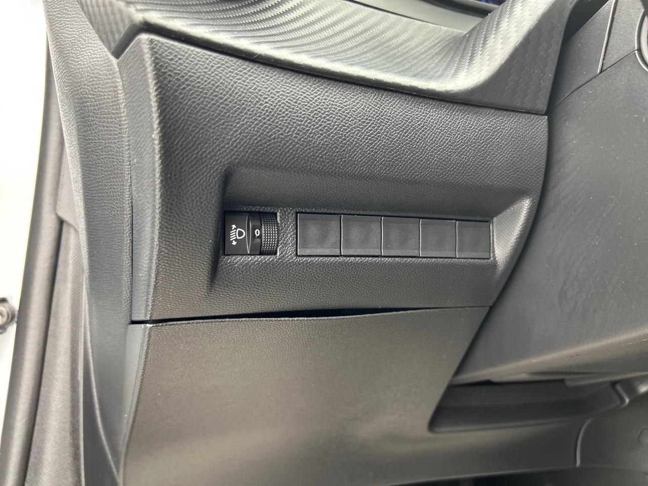 Peugeot 208 100 s&s bvm6 style — photo 21