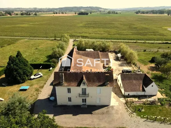 Propriété équestre 2 Ha, maison + appartement; box,écurie, dépendance, garage....