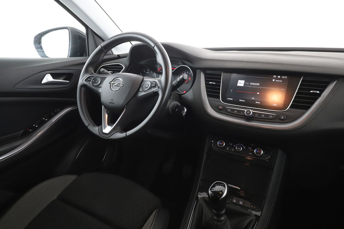 Opel Grandland X 1.2 Turbo Edition — photo 12