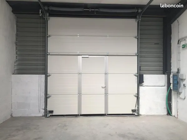 Local professionnel - Entrepot - Dépot - Batiment = 106 m2