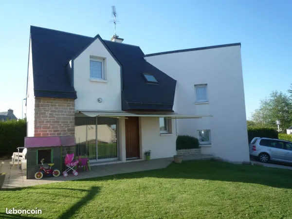 Quévert bourg agréable Maison 3 Chambres, Jardin clos