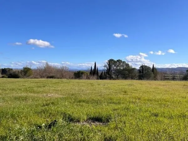 Terrain 800 m²