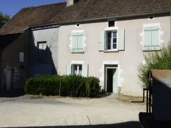 Votre agence France Loire Aubigny S/Nère vous propose cette maison à la location sur la commune de S