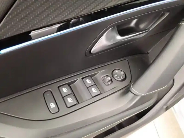 Peugeot 2008 puretech 130 s&amp;s eat8 — photo 20