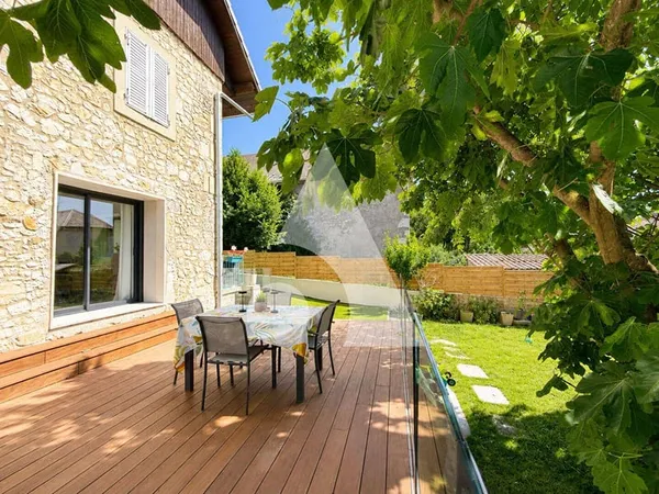 Maison 7 pièces 196 m²