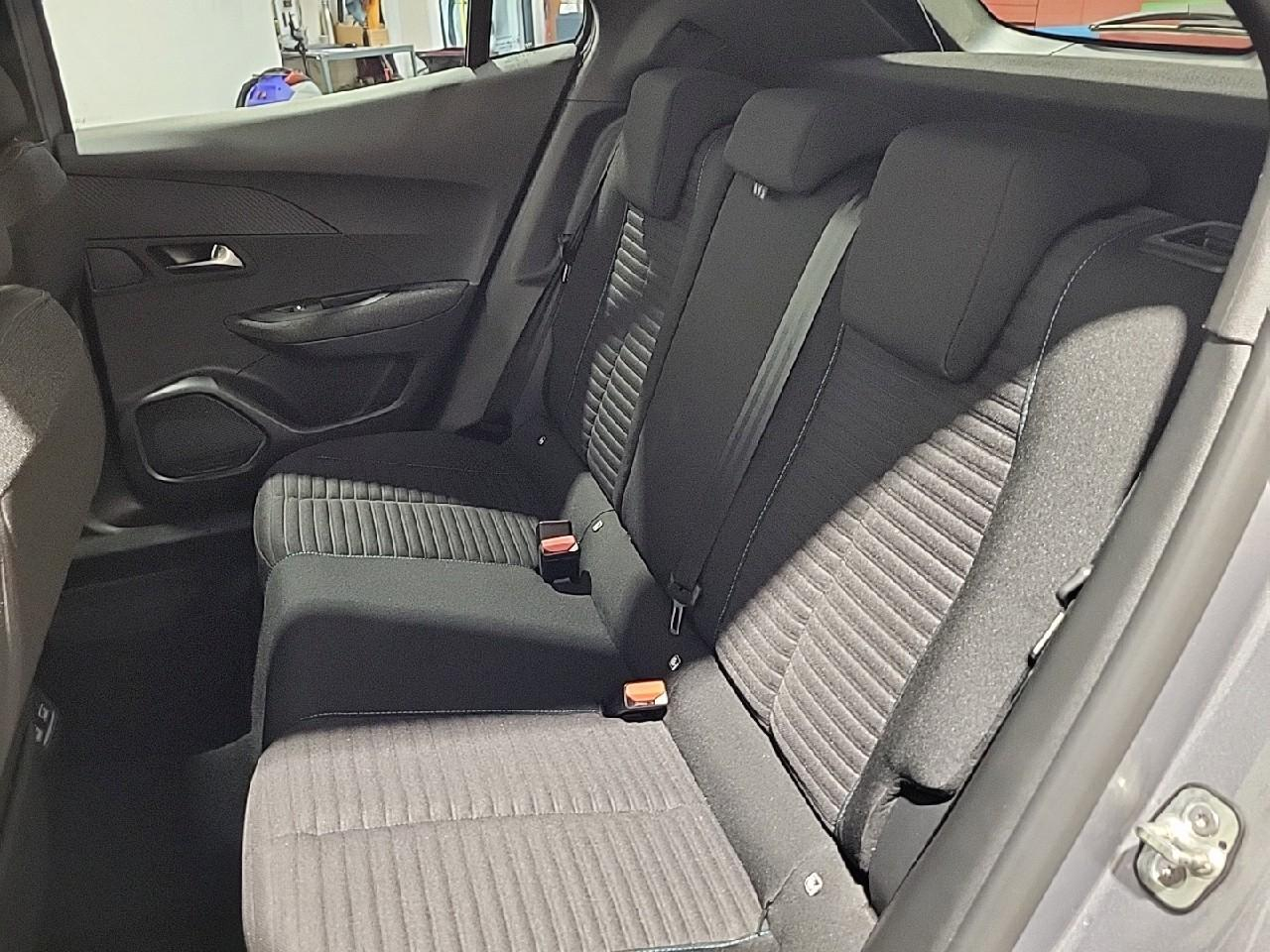 Peugeot 2008 puretech 130 s&s eat8 active — photo 13