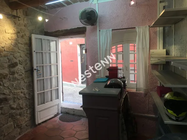 Local commercial à louer au coeur du village du Castellet - 10 m²