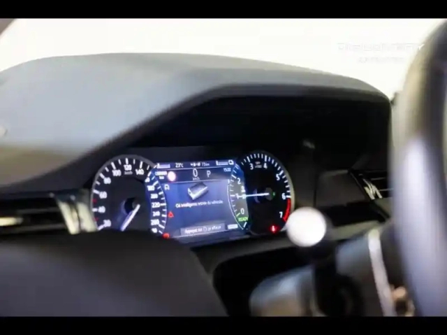 Land Rover Discovery Sport p300e r-dynamic s awd bva — photo 29