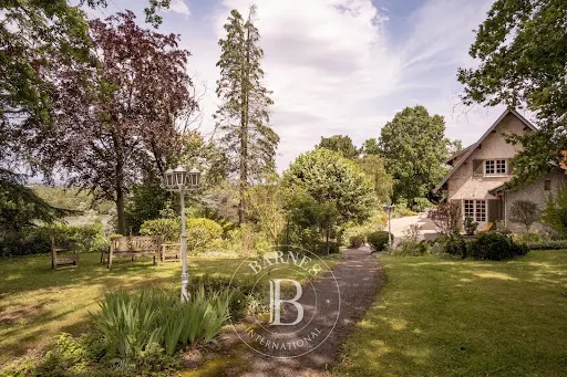 Maison 11 pièces 358 m²