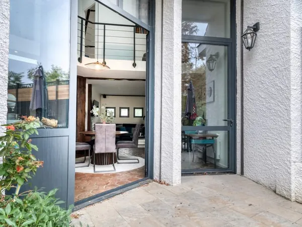 MAISON ATYPIQUE SUR 3 NIVEAUX - 3 CHAMBRES - JARDIN