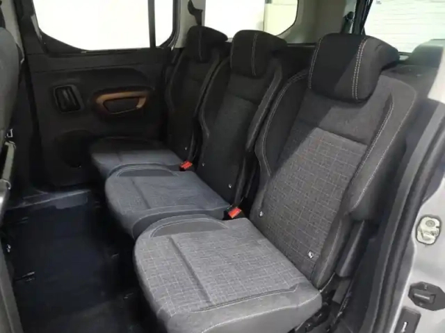 Peugeot Rifter taille xl - moteur electrique 136 ch (100 kw) automatique gt — photo 13