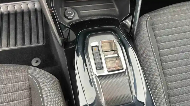 Peugeot 208 electrique 50 kwh 136ch — photo 109