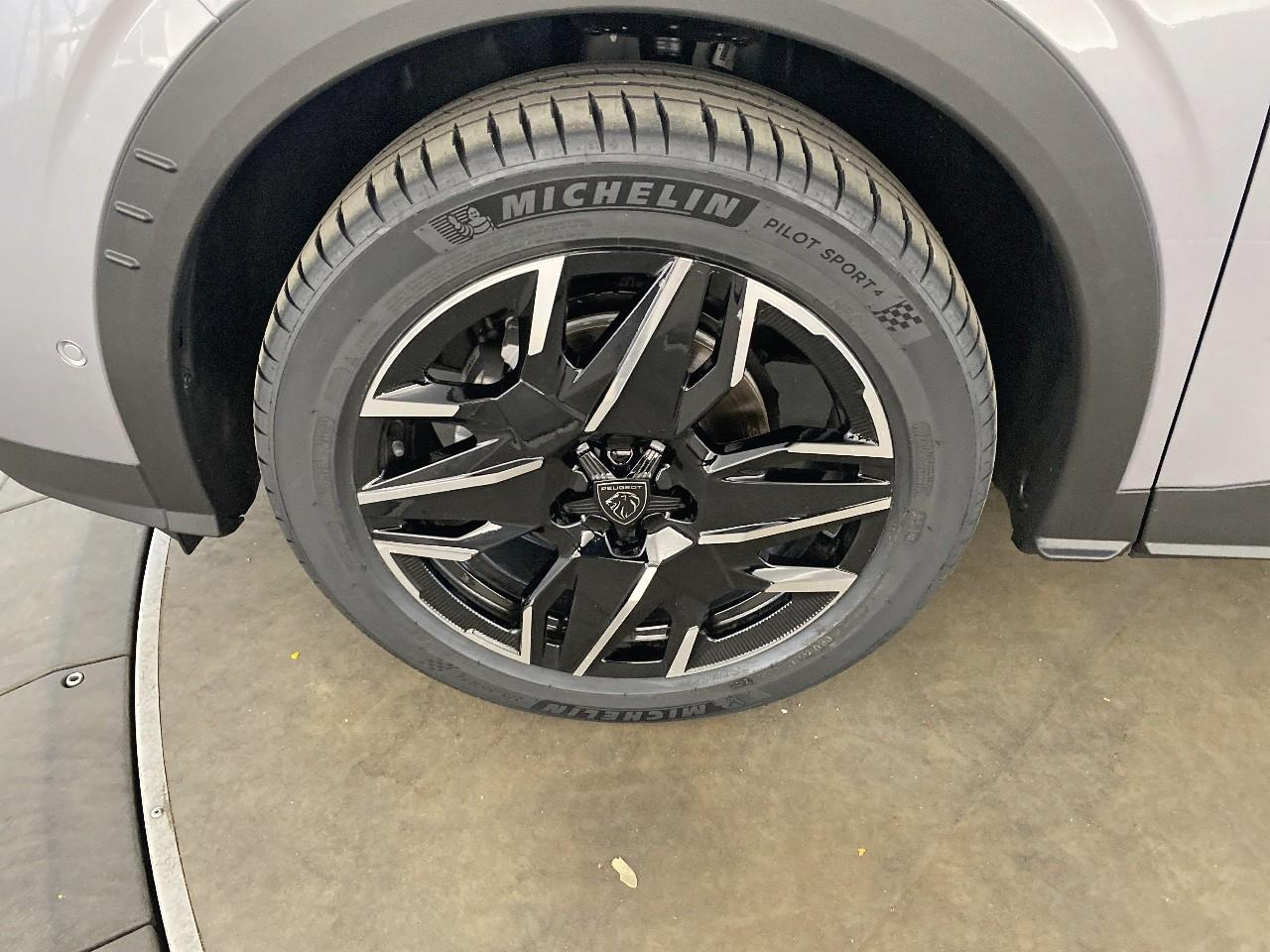 Peugeot 3008 hybrid 145 e-dcs6 allure — photo 11
