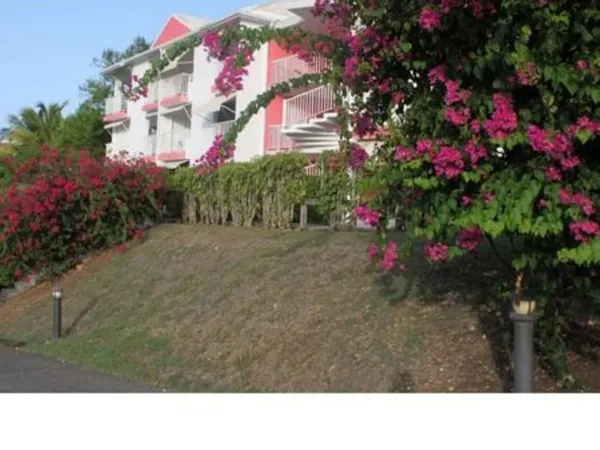 Studio spacieux avec belle terrasse proche plage