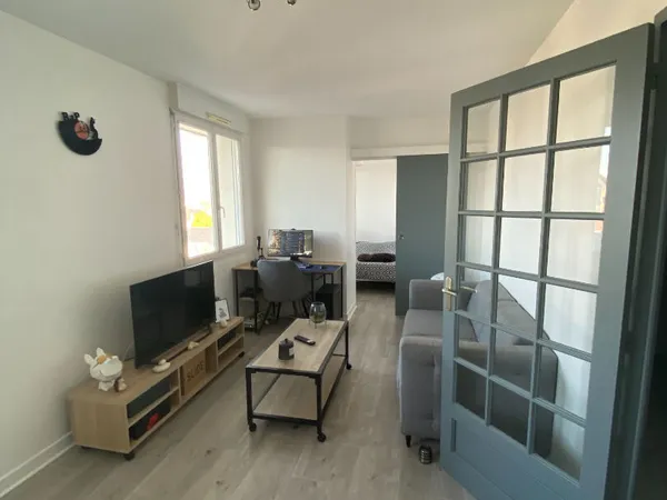 Appartement T1 à vendre à Limoges - Place Denis Dussoubs - 4ème étage avec ascenseur - parking priva