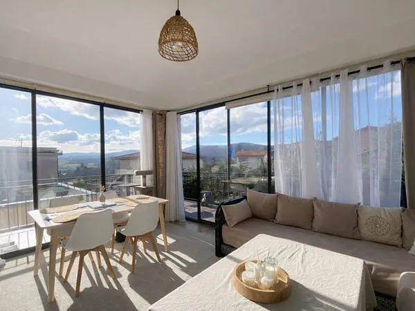 Maison 6 pièces 250 m²
