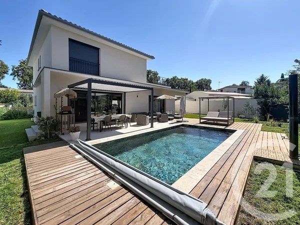 Maison 6 pièces 260 m²