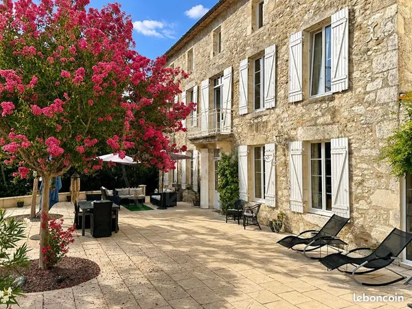 Maison 8 pièces 277 m²
