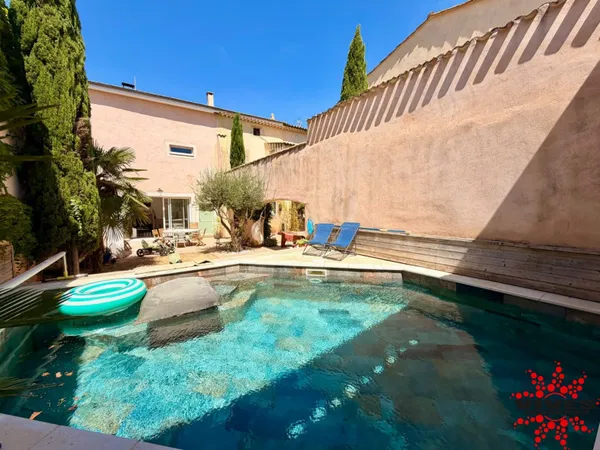Maison 6 pièces 241 m²