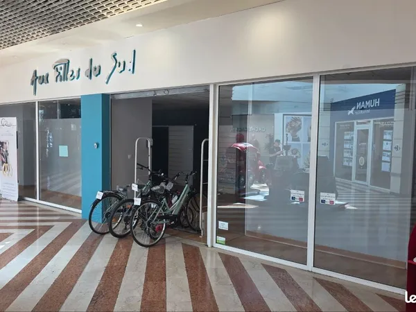 Local commercial Hypermarche Carrefour