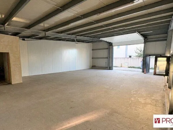 Local d'activité 250 m²
