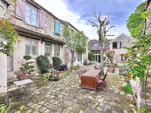 Maison 6 pièces 358 m²