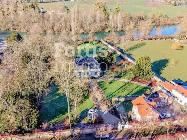 AUX PORTES DE MEAUX - BELLE PROPRIETE AVEC DEPENDANCES 14 PIECES - 495M² HABITABLES
