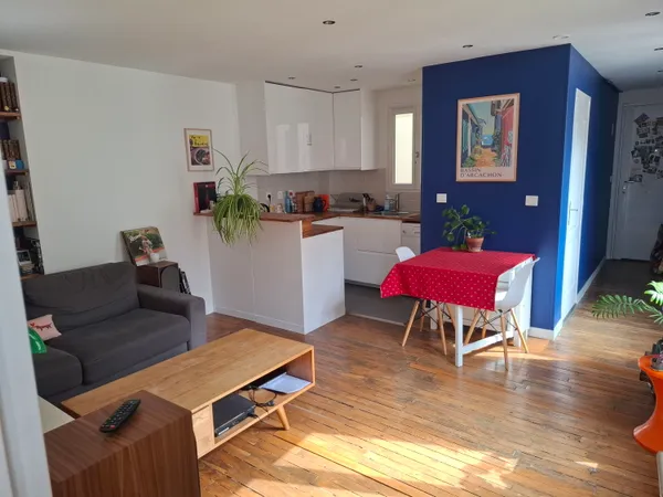 Deux pièces de 38 m² — Jules Joffrin — Calme absolu et charme de l'ancien