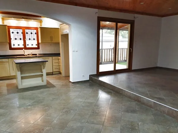 A LOUER VILLA F4 AVEC JACCUZI AU TAMPON