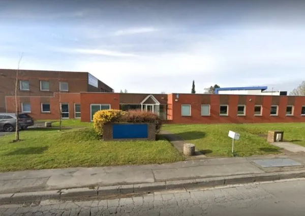 Local professionnel 1600 m²