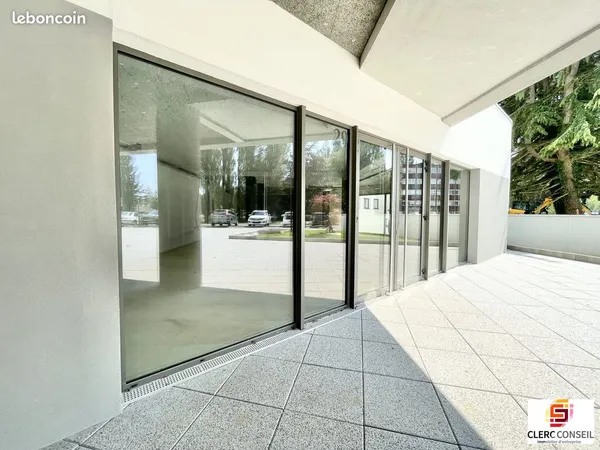Local 183 m² Bihorel