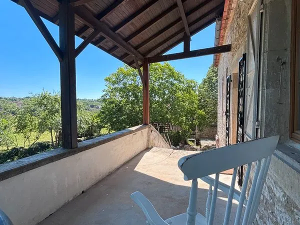Maison en pierre entièrement rénovée - 150 m² + garage